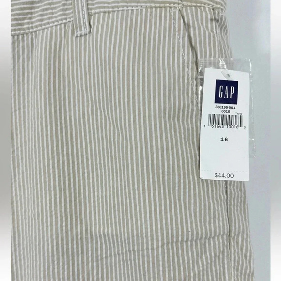 NWT Gap Women's Pinstripe Casual Bermuda Shorts Cropped Straight Low waist - Picture 2 of 7
